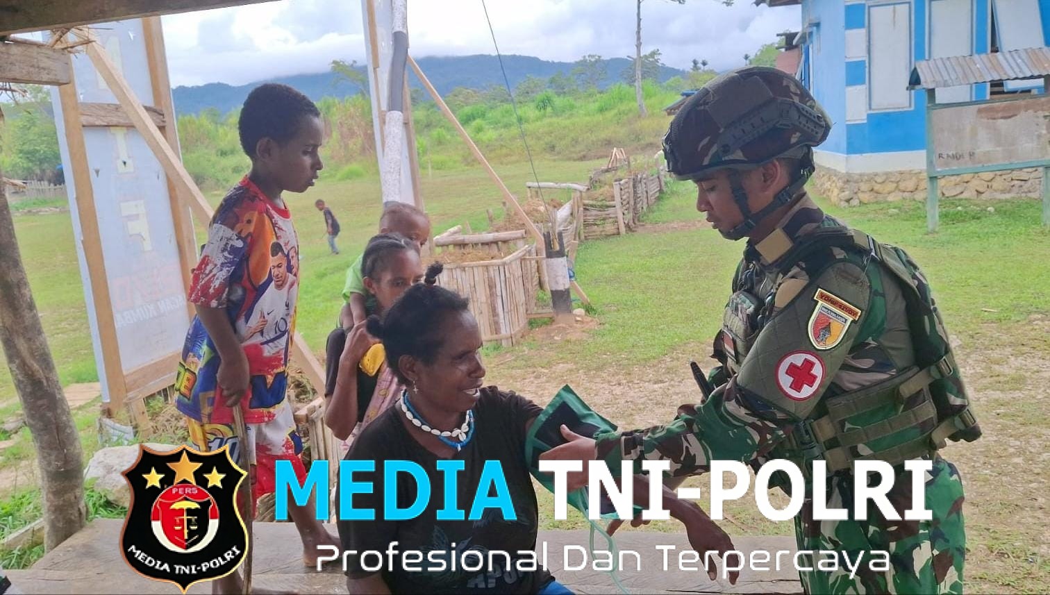 Program Cek Kesehatan Gratis Satgas Yonif 521/DY di Pos Distrik Kobagma