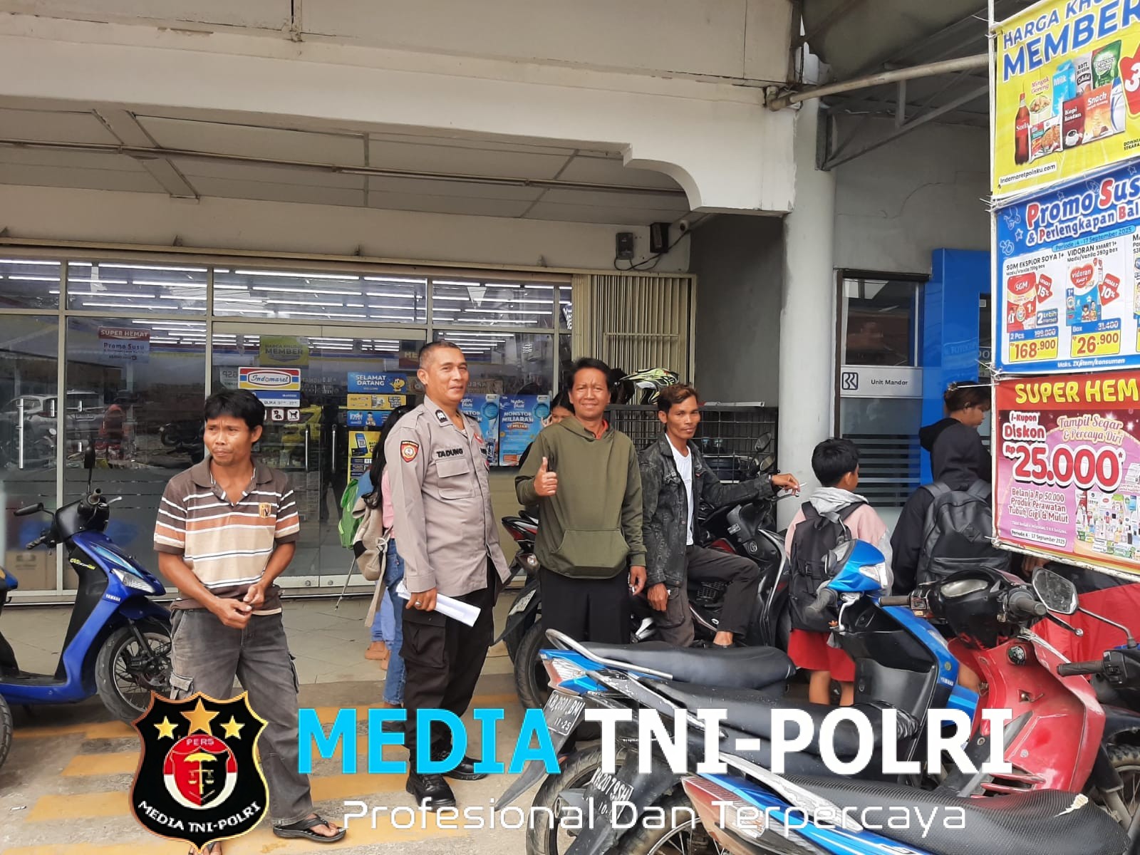 Patroli Siang Polsek Mandor, Cegah Gangguan Kamtibmas