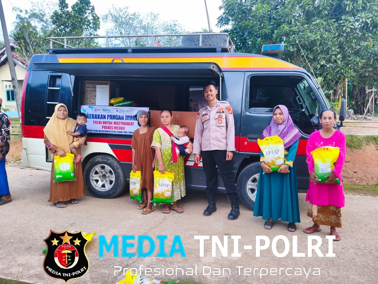 Dukung Program Pemerintah,Polres Mesuji Serta Polsek Jajaran, Membantu Percepat Pendistribusian Gerakan Pangan Murah