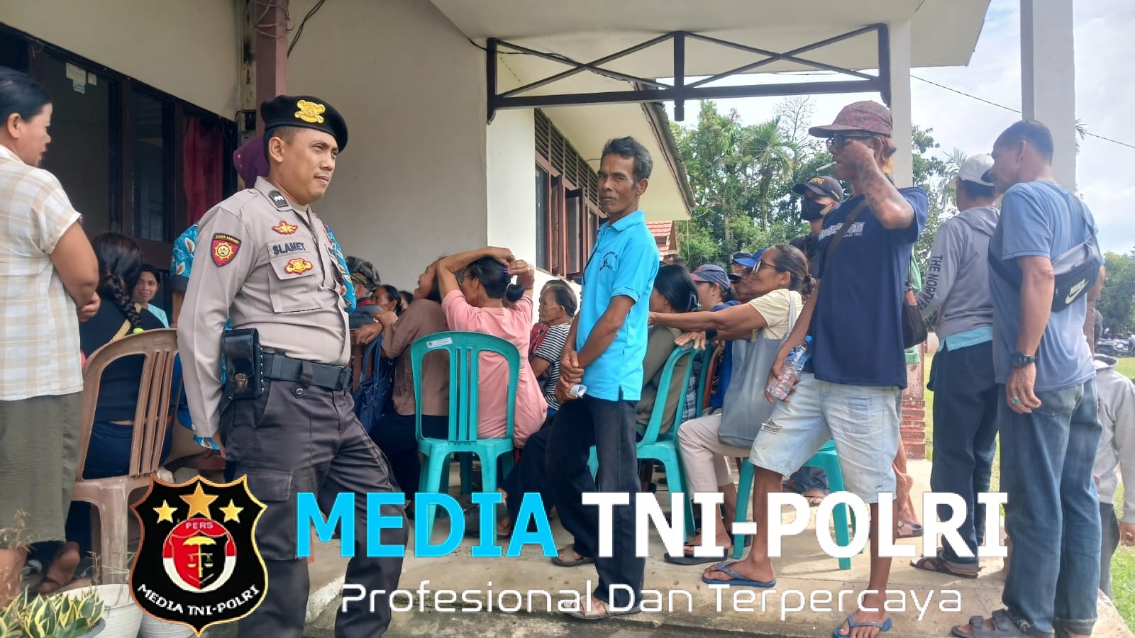 Anggota Polsek Menjalin Pam Perdistribusian dan Penyaluran Kartu KKS Tahun 2025 di Kecamatan Menjalin