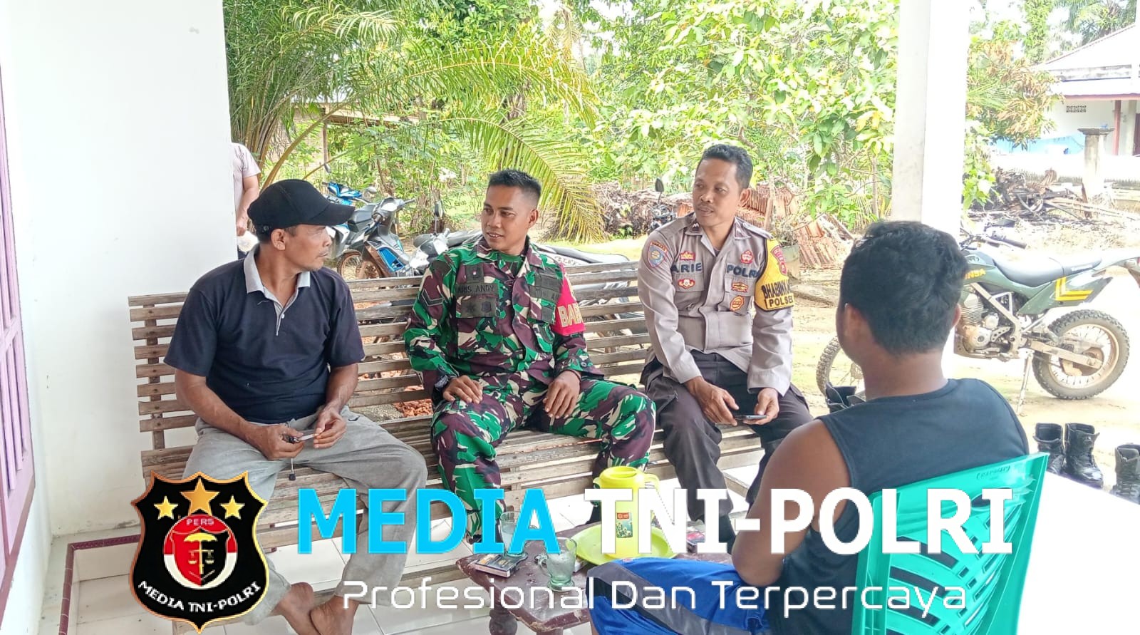 Perkuat Sinergi, Babinsa dan Bhabinkamtibmas Gelar Komsos Bersama Warga Desa Sungai Bulian
