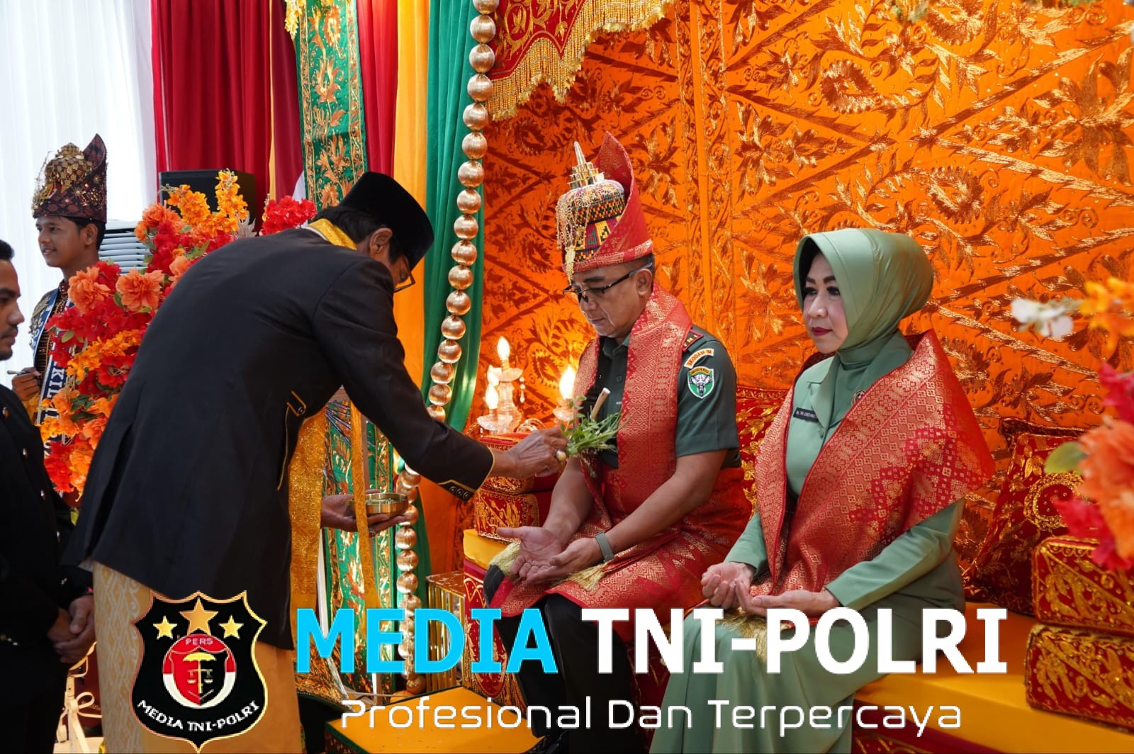 Pangdam Iskandar Muda Mayjen TNI Joko Hadi Susilo Disambut Adat Aceh di Bandara SIM