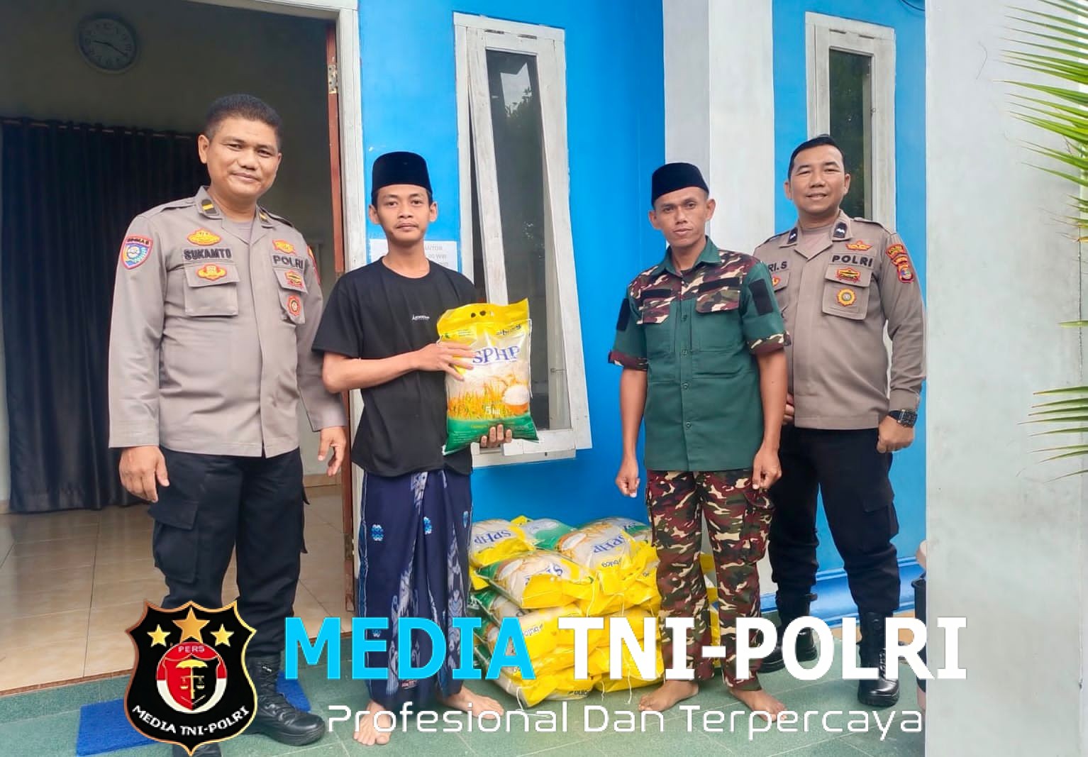 Jumat Berkah, Polres Lampung Tengah Salurkan Bantuan Sosial ke Pondok Pesantren