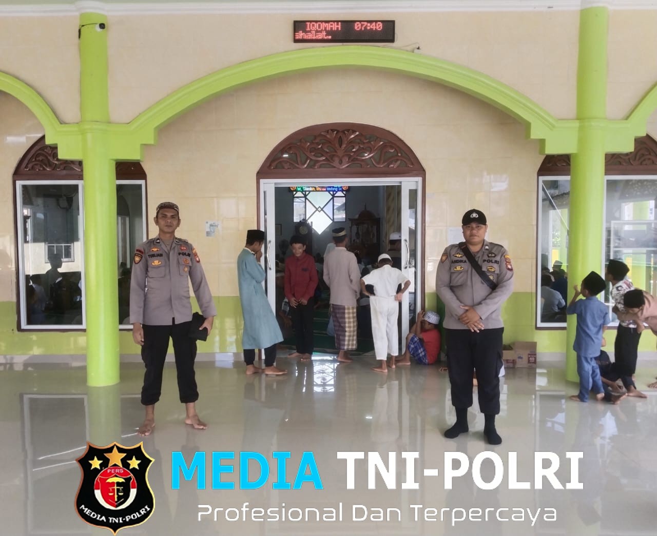 Samapta Polsek Menyuke Lakukan Pengamanan Sholat Jum’at