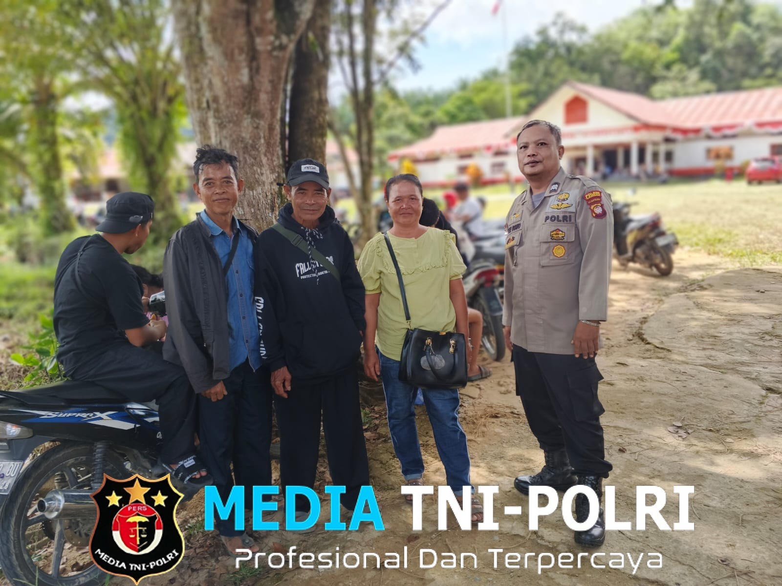 Polisi Sapa Warga Saat Patroli Siang, Warga Merasa Terlindungi