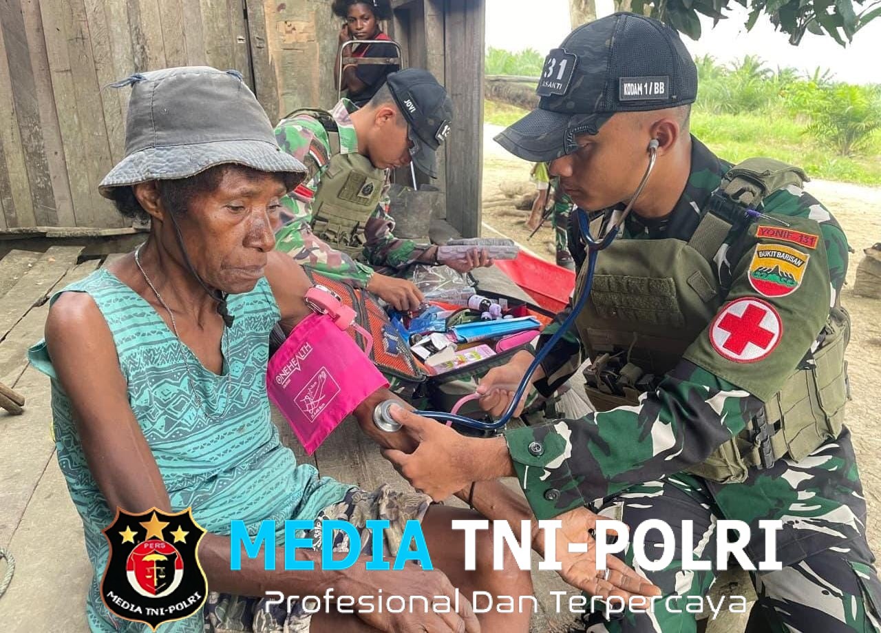 Satgas Yonif 131/Brajasakti Gelar Pelayanan Kesehatan di Kampung Sawiyatami