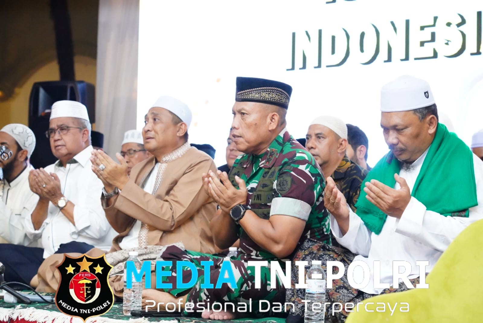 Memperkuat Iman dan Toleransi Pangdivif 2 Kostrad Hadiri Maulid Nabi di Ponpes Az-Zainy