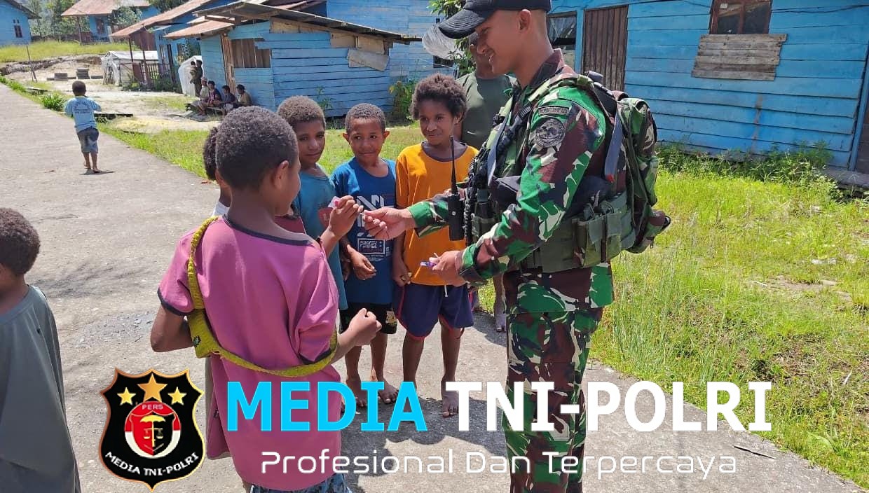 TNI Anjangsana ke Serapding Pos Yappi Pererat Tali Silaturahmi di Perbatasan Papua