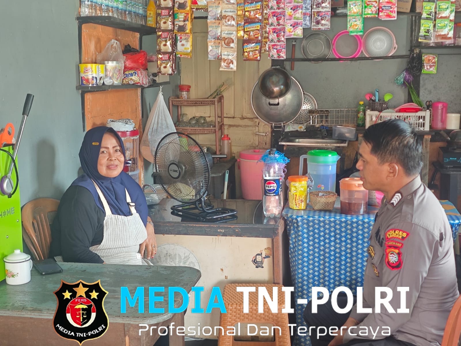 Polisi Sambangi Toko dan Warung, Warga Sengah Temila Apresiasi Patroli Siang