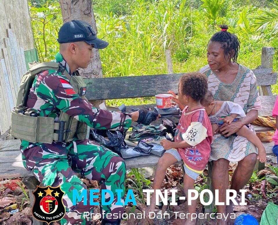 Satgas Yonif 131/Brajasakti Gelar Pelayanan Kesehatan di Kampung Banda Waris