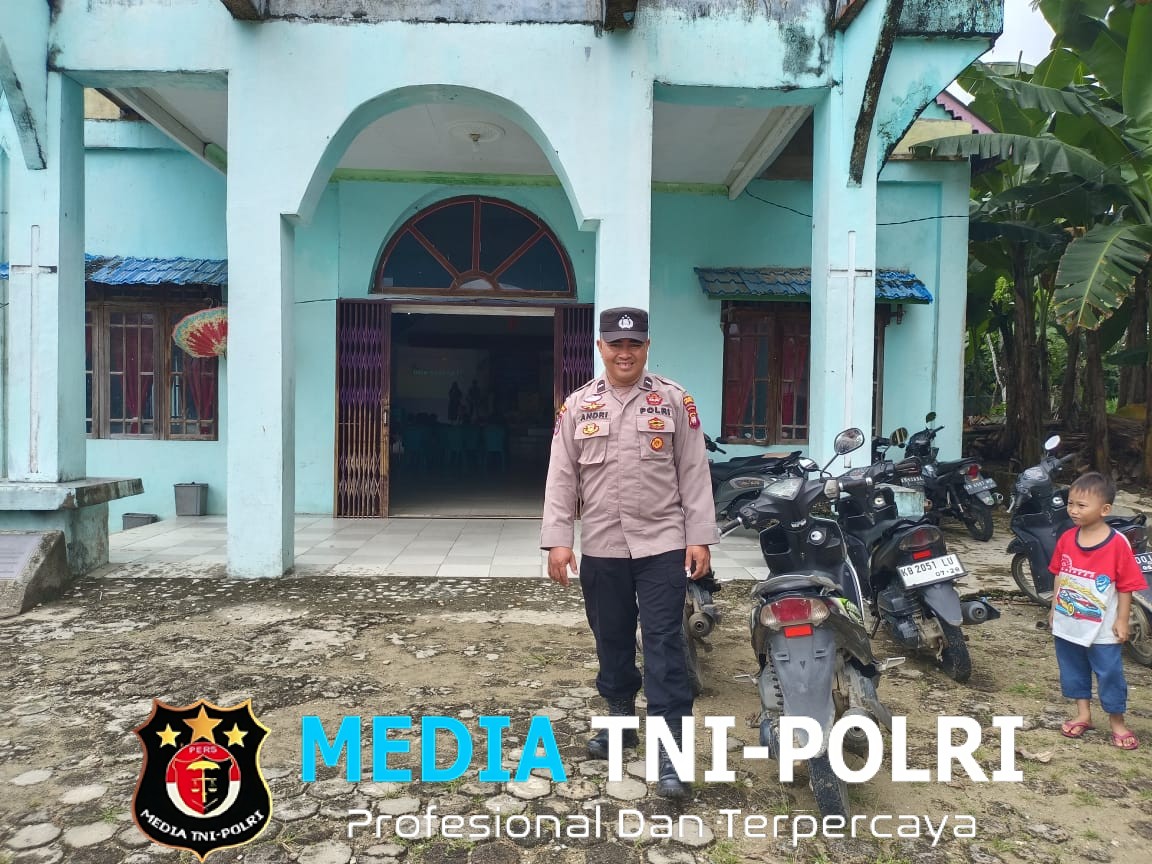 Wujudkan Rasa Aman Warga Beribadah, Personel Polsek Kuala Behe Laksanakan Pengamanan Di Gereja