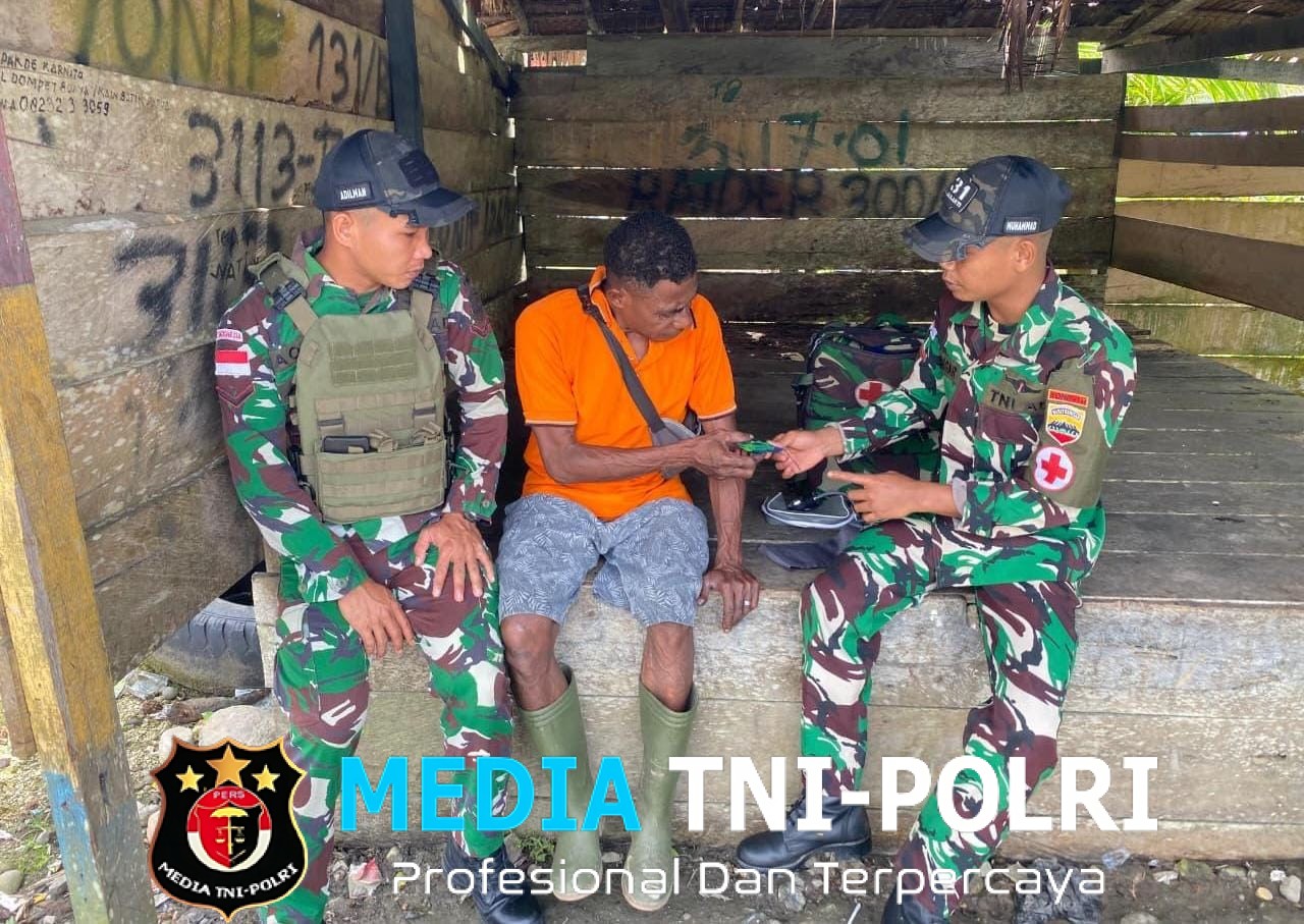 Satgas Yonif 131/Brajasakti Gelar Pelayanan Kesehatan di Kampung Ampas