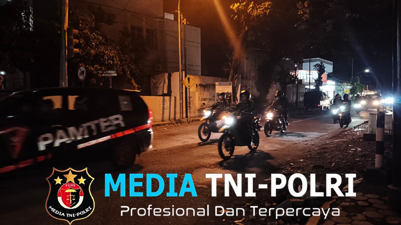 Ciptakan Keamanan Anggota TNI Bersama FKPPI, Banser Dan Kokam Melaksanakan Patroli