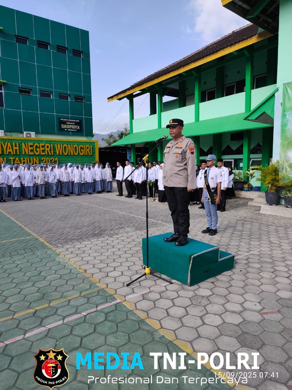 Polisi Goes to School, Kapolsek Selogiri Sampaikan Pesan Kedisiplinan Hingga Antihoax di MAN Wonogiri