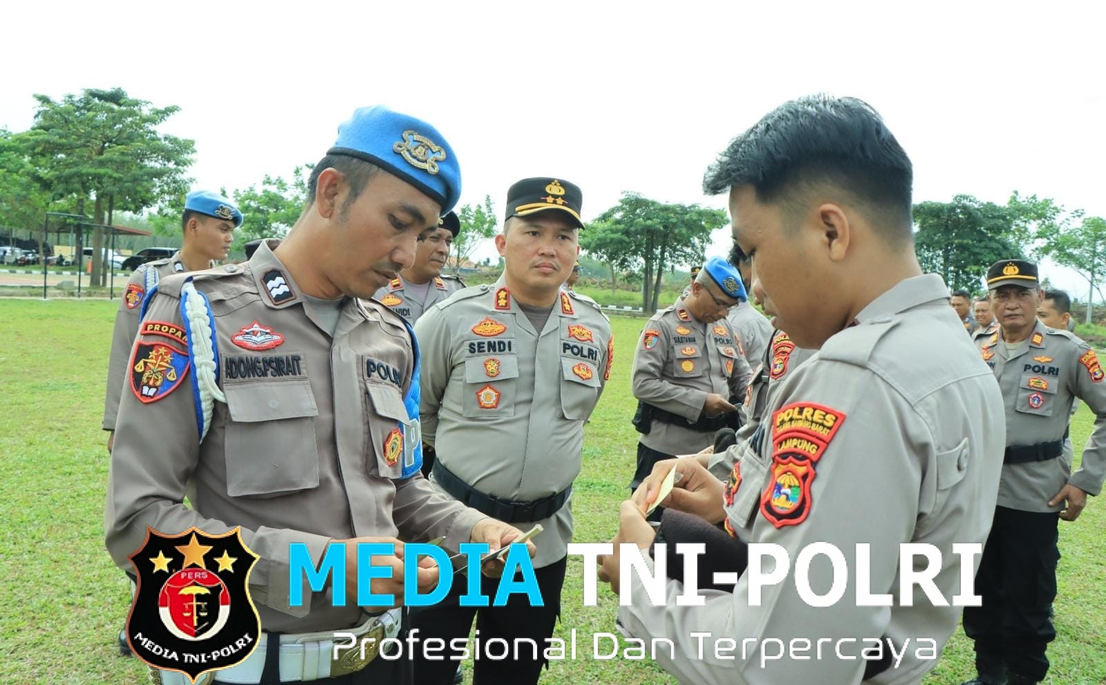Kapolres Tulang Bawang Barat Lakukan Pemeriksaan Sikap Tampan dan Kelengkapan Data Diri Personil