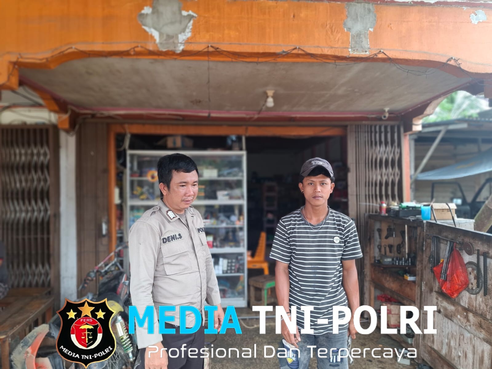 Patroli Sambang Polsek Kuala Behe, Berikan Himbauan Kamtibmas Kepada Warga