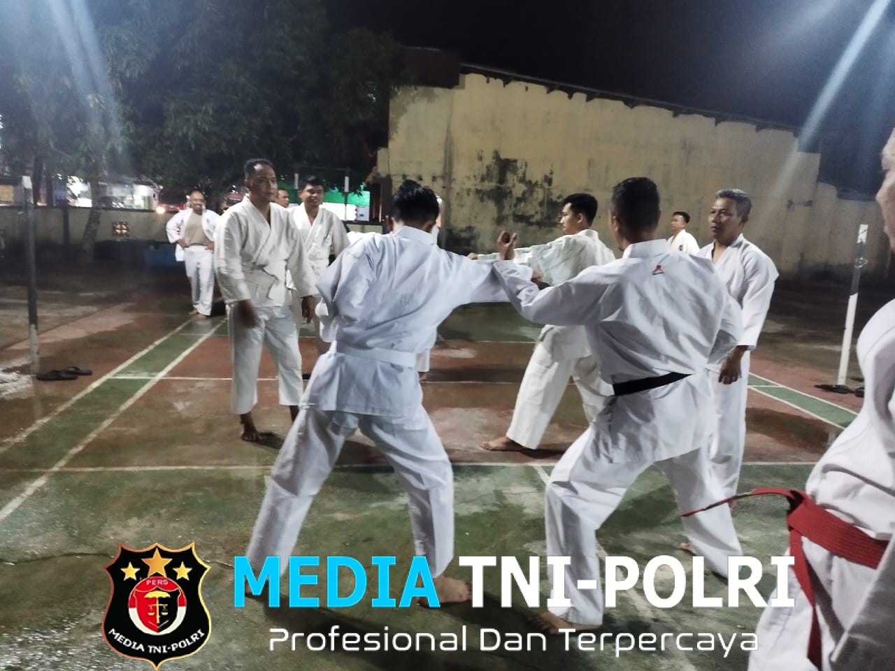 Tingkatkan Keterampilan, Personel Polsek Mempawah Hulu Gelar Latihan Beladiri Polri