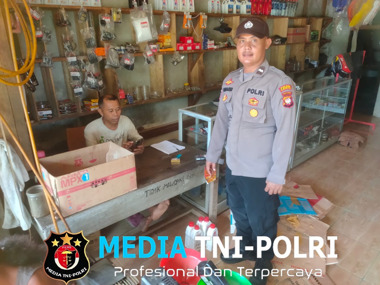 Silaturahmi Kamtibmas Polisi Air Besar Menyapa Warga dan Pemilik Bengkel