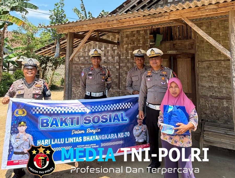 Sambut Hari Lalu Lintas Bhayangkara ke-70, Satlantas Polres Lampung Tengah Salurkan Bansos untuk Warga Membutuhkan