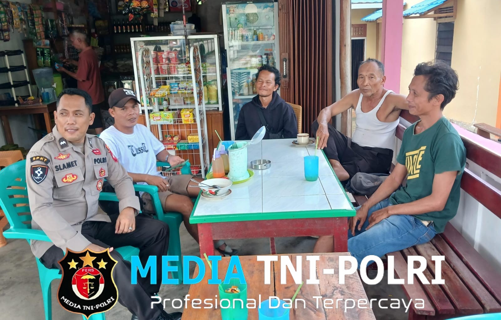 Unit Sabhara Polsek Menjalin Lakukan Patroli Dialogis, Sambangi Masyarakat Yang Sedang Berkumpul