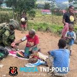 Satgas Yonif 700/WYC, Sentuhan Penyembuh dari Puncak Gunung bagi Warga Kampung Wako