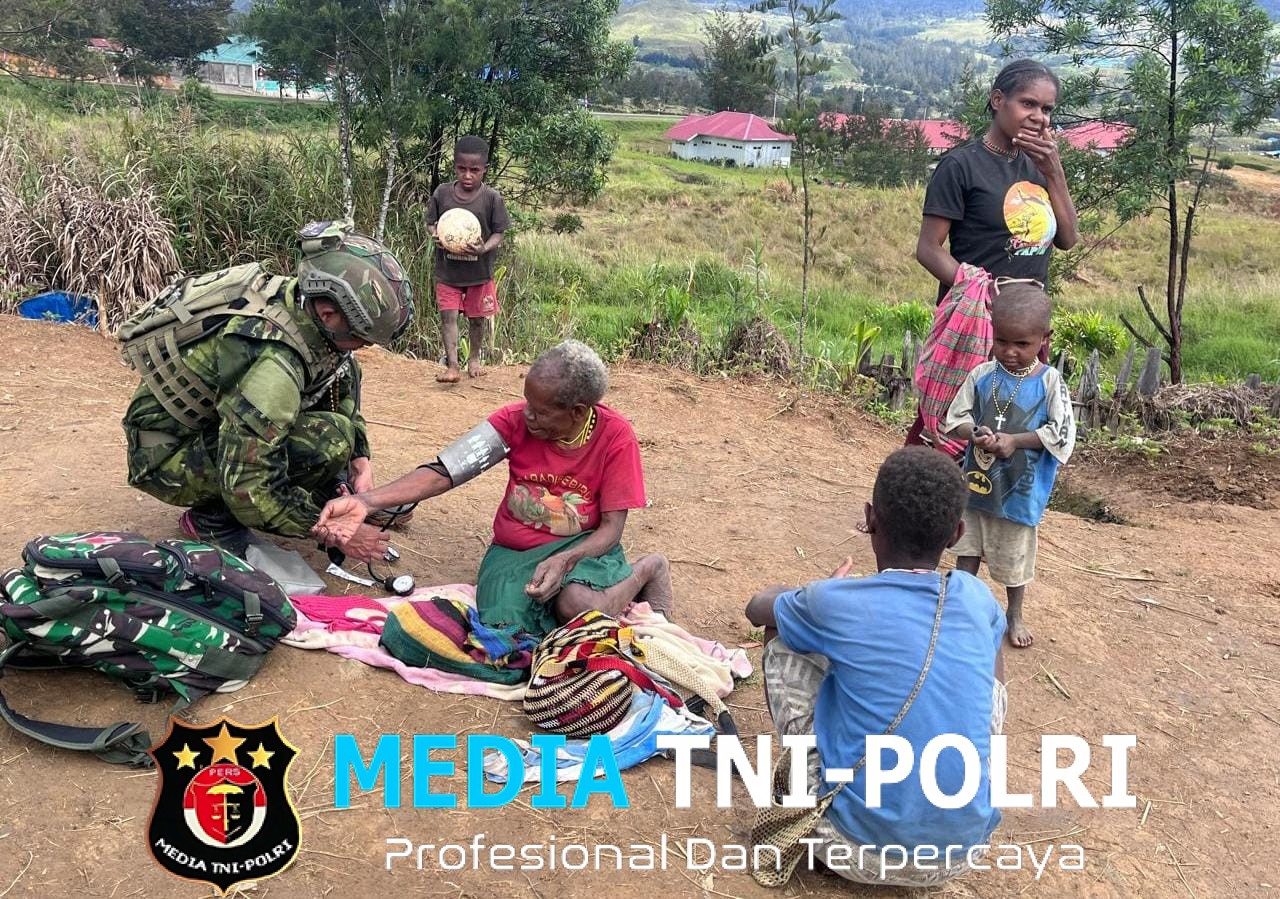 Satgas Yonif 700/WYC, Sentuhan Penyembuh dari Puncak Gunung bagi Warga Kampung Wako