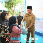 HUT Ke-15 BNPP, Mendagri selaku Kepala BNPP Bagikan 2.000 Paket Sembako kepada Warga Tanah Tinggi