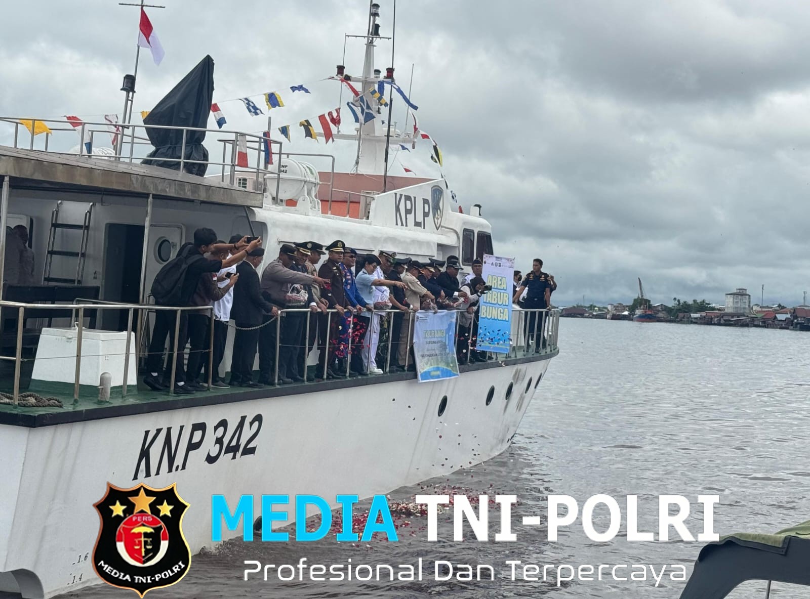 Polres Kotim Hadiri Upacara Dan Tabur Bunga Dalam Rangka Harhubnas ke 55 Tahun 2025