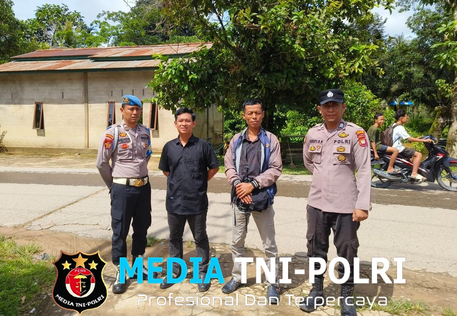 Patroli Siang Hari, Polsek Menyuke Imbau Warga Jaga Kamtibmas