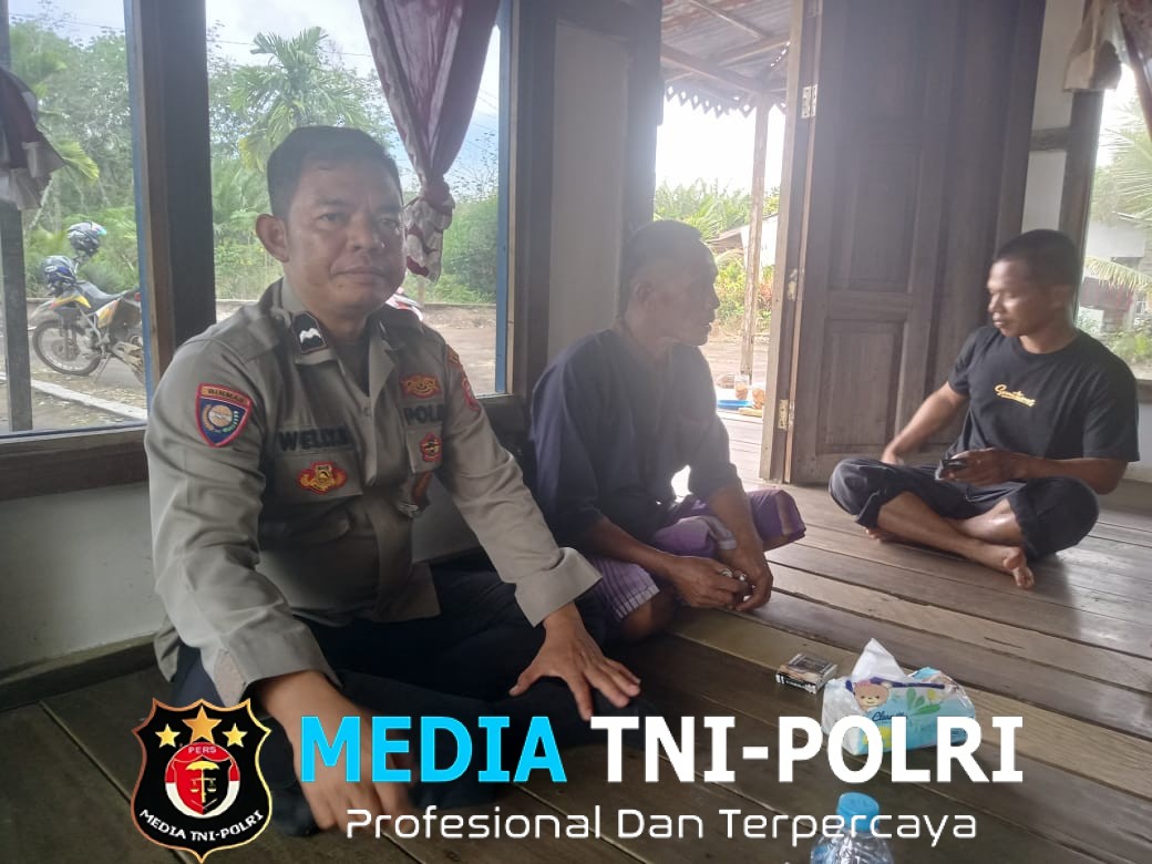 Bhabinkamtibmas Polsek Sebangki Aipda Welly Brongos Sambangi Warga, Disambut Penuh Keakraban