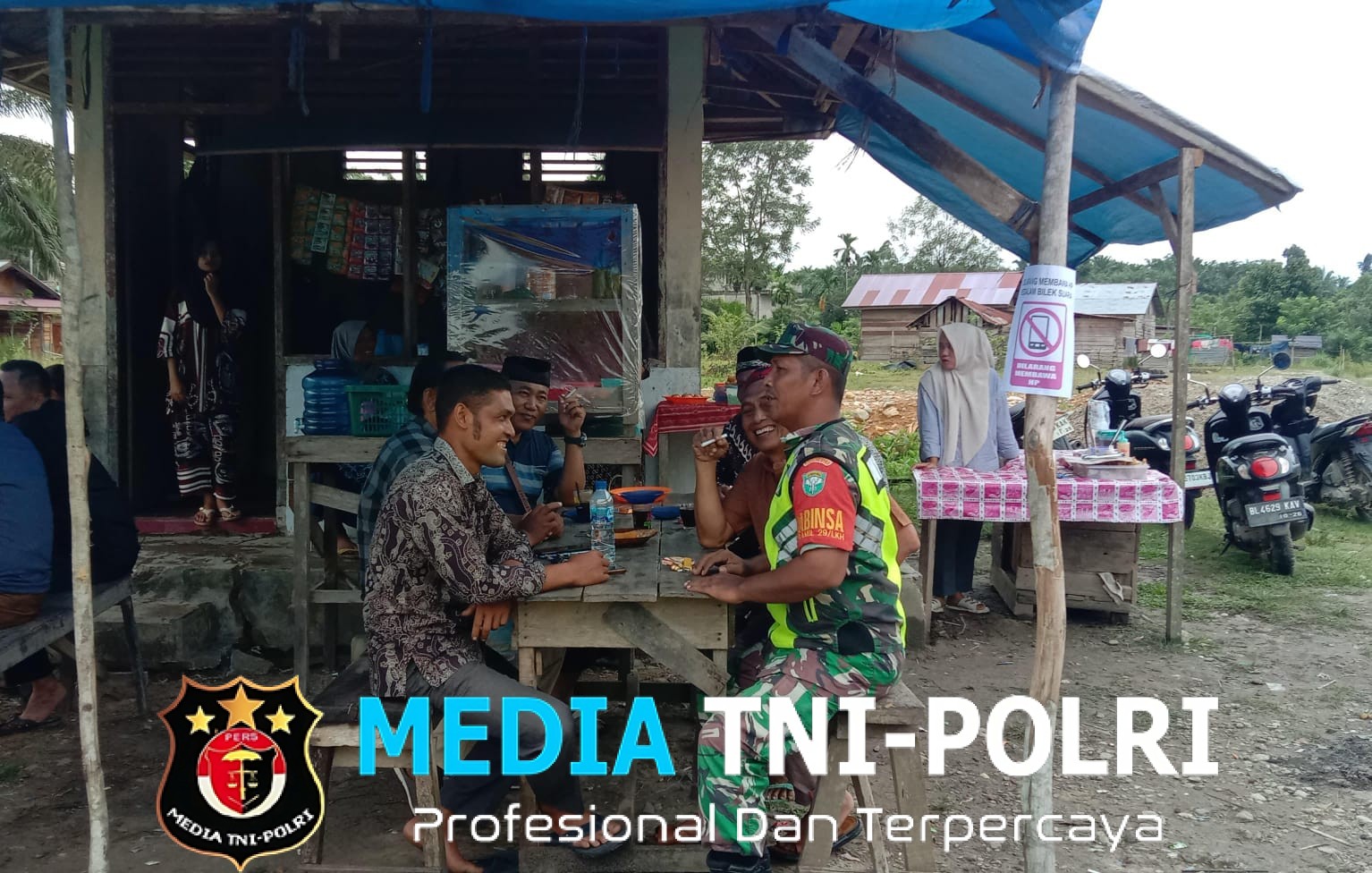 Ngopi Bareng, Babinsa Perkuat Silaturahmi dengan Masyarakat