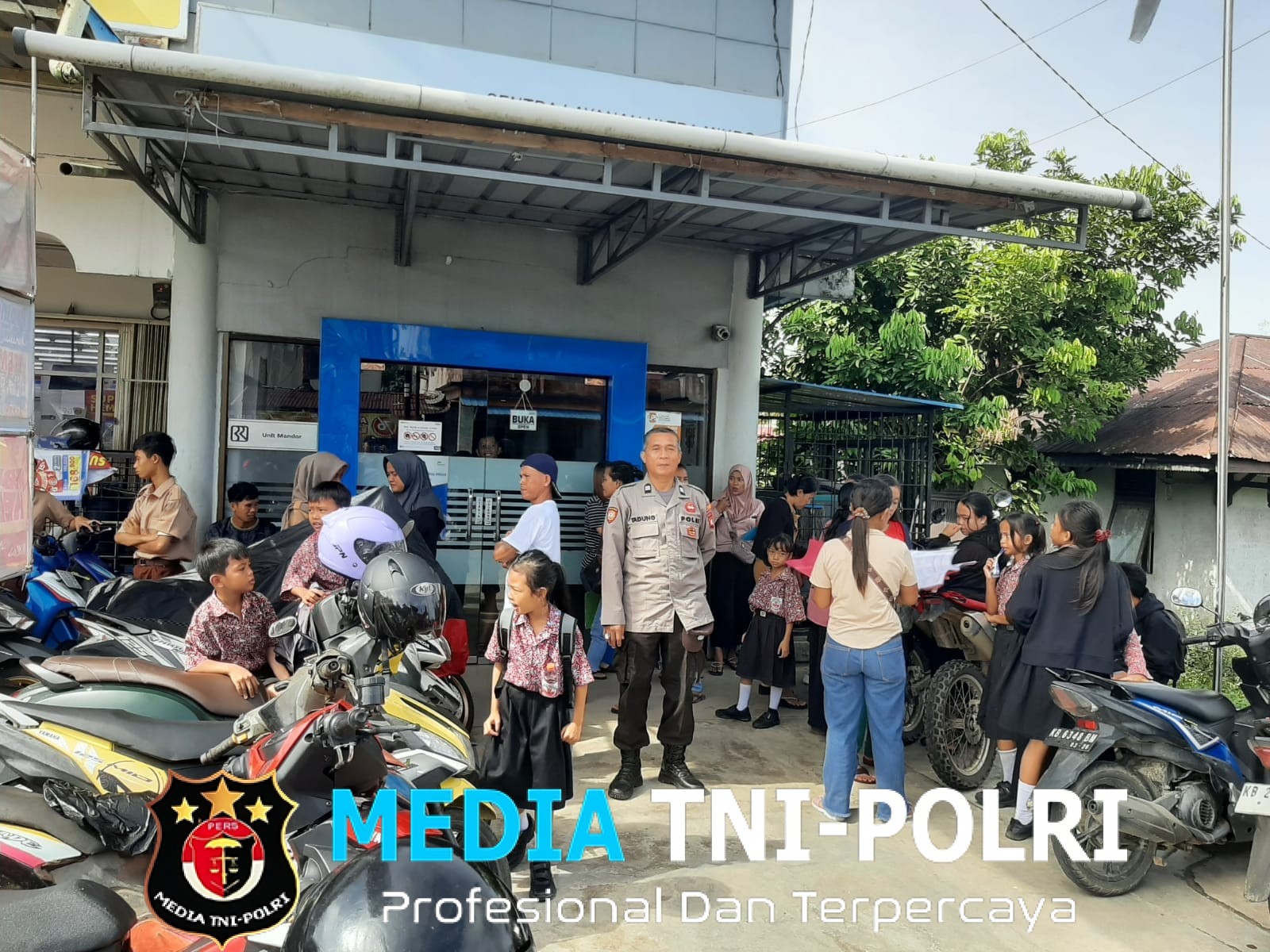 Cegah Gangguan Kamtibmas, Polsek Mandor Laksanakan Patroli Dialogis Siang Hari