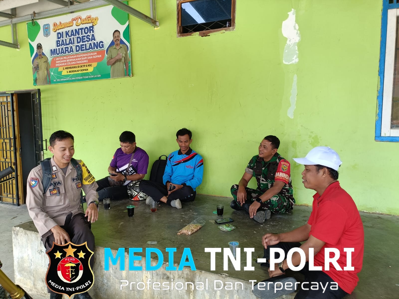 Babinsa dan Bhabinkamtibmas Kompak Laksanakan Komsos di Muara Delang, Warga Apresiasi Pendekatan Humanis