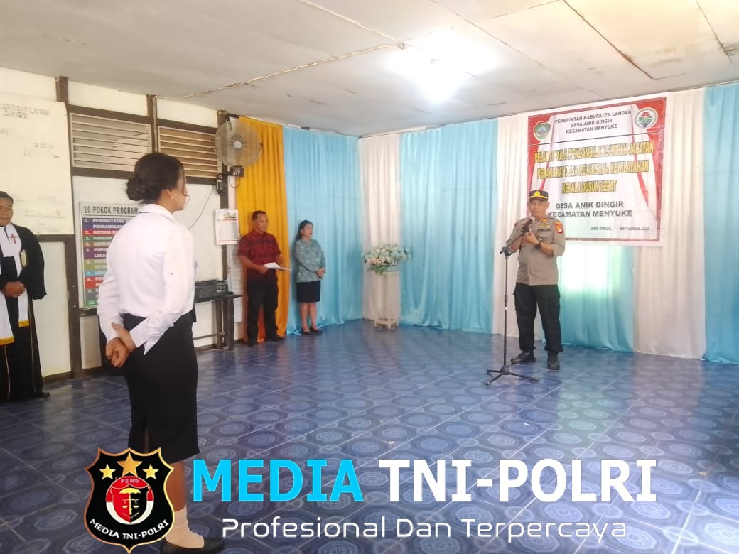 Kapolsek Menyuke Hadiri Kegiatan Pelantikan Dan Pengambilan Sumpah Kepala Dusun Sepat Desa Anik