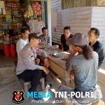 Polsek Air Besar Sambangi Warga Saat Patroli Siang, Jalin Silaturahmi dan Sampaikan Pesan Kamtibmas