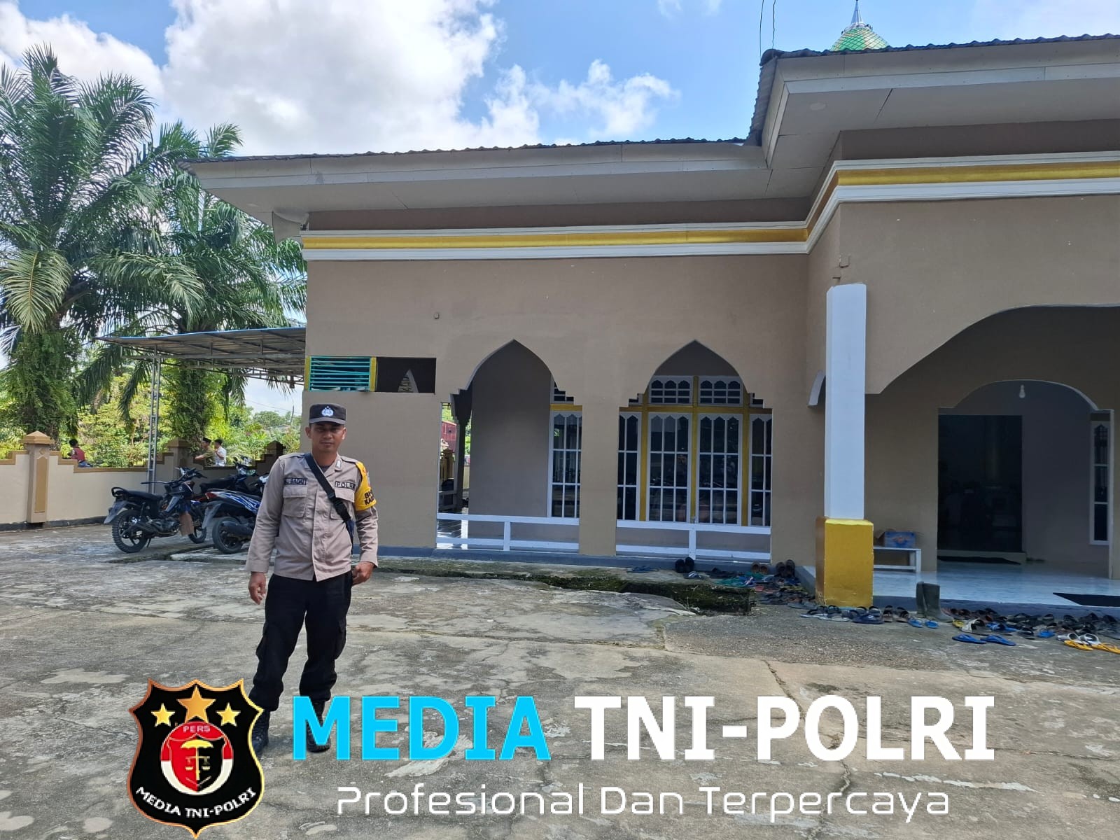 Beri Pelayanan Prima Kepada Masyarakat, Polsek Kuala Behe Lakukan Pengamanan Sholat Jumat