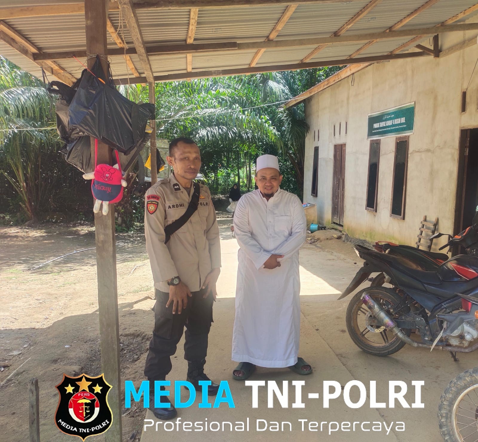 Jumat Berkah, AIPTU Sulistiya Ardhi Nugroho Sambangi Kediaman Ustad Idrus Ketua Masjid Uswatun Hasanah