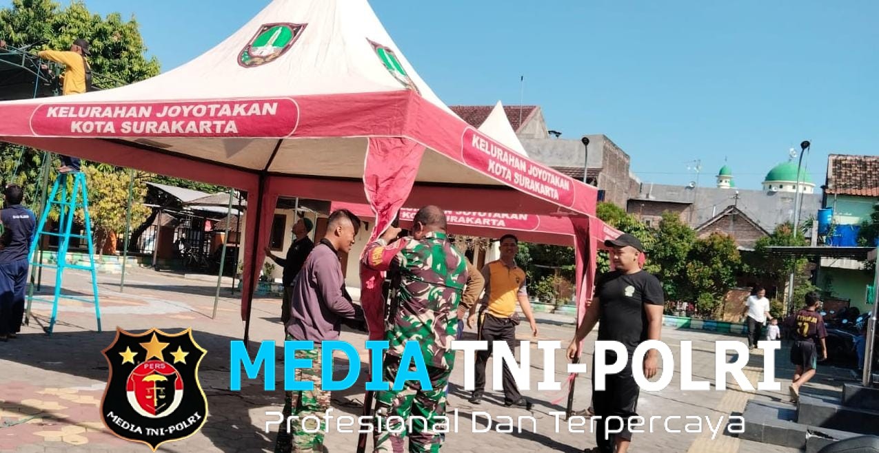 Babinsa Joyotakan Latihan Pemasangan Tenda Darurat Antisipasi Bencana Bersama Bhabinkamtibmas dan Linmas