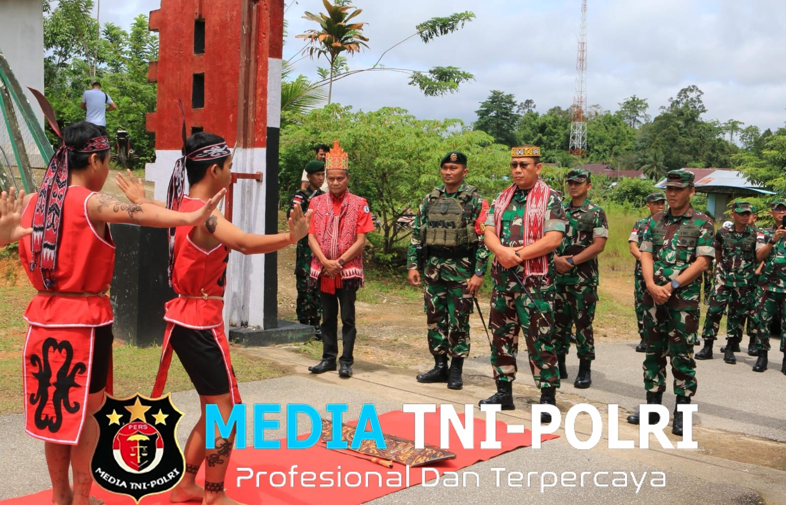 Satgas Pamtas Yonarhanud 1 Kostrad Terima Kunjungan Pangkogasgabpamtaswil Darat XII/Tanjungpura di Pos Kotis Gabma Entikong