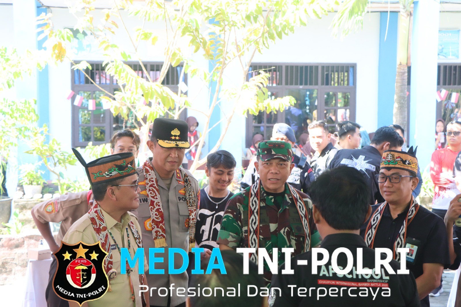 Kapolda Kalteng Dampingi Gubernur Kalteng Kunker ke SMAN 1 Sampit