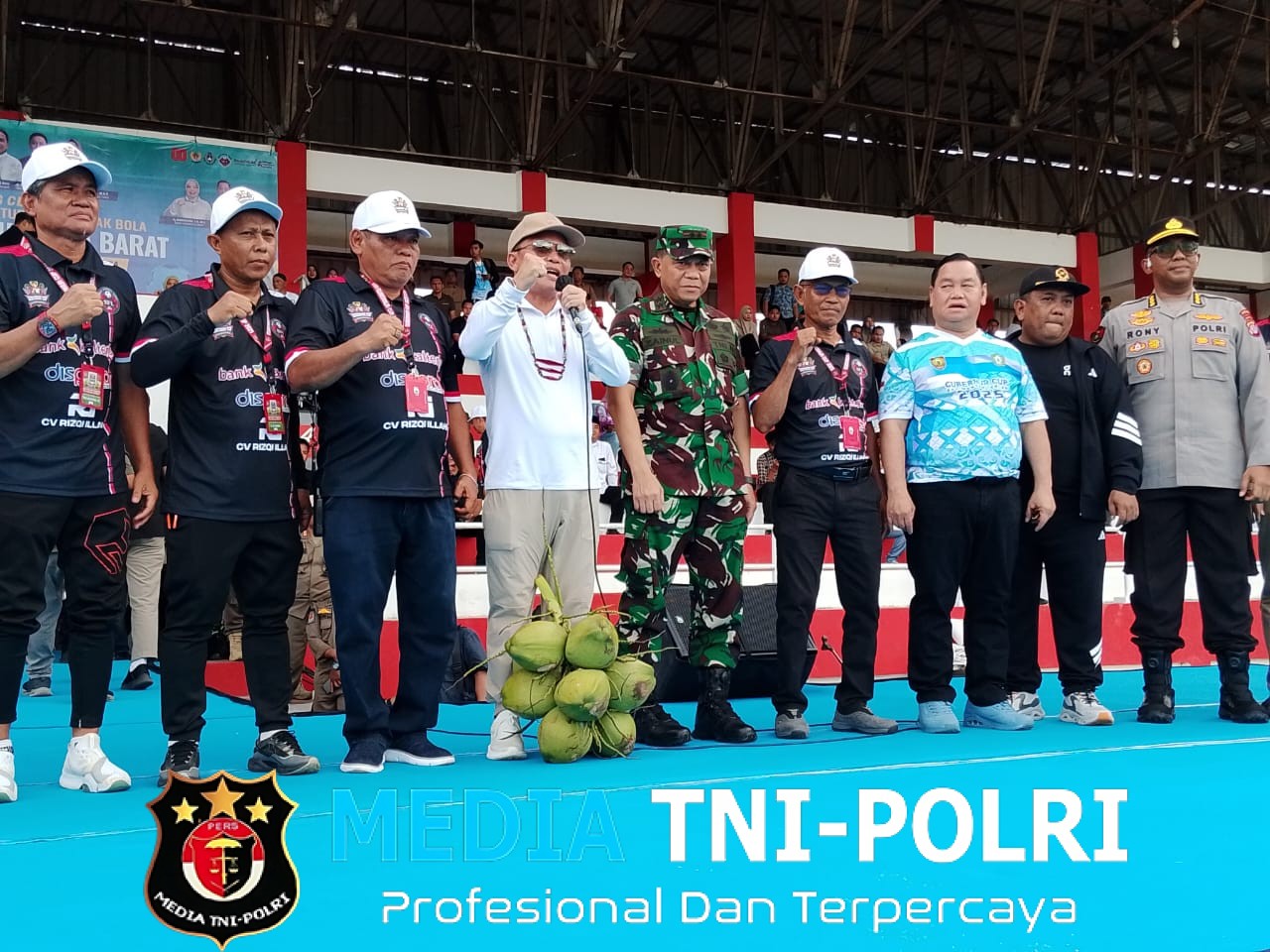 Pangdam XXII Tambun Bungai Mendampingi Gubernur Kalteng Membuka Turnamen Sepak Bola Gubernur CUP Zona Barat Tahun 2025 di Stadion 29 November Sampit