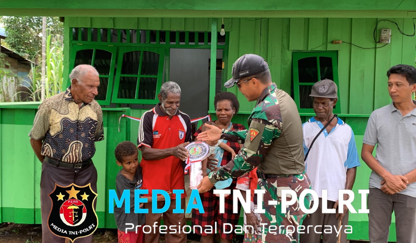 Haru Dan Bahagia Warnai Acara Penyerahan Rehab Rumah di Kampung Wonorejo, Perbatasan Papua