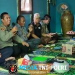 Kapolsek Sengah Temila Hadiri Pelantikan Timanggong Binua Bahumukng di Desa Aur Sampuk