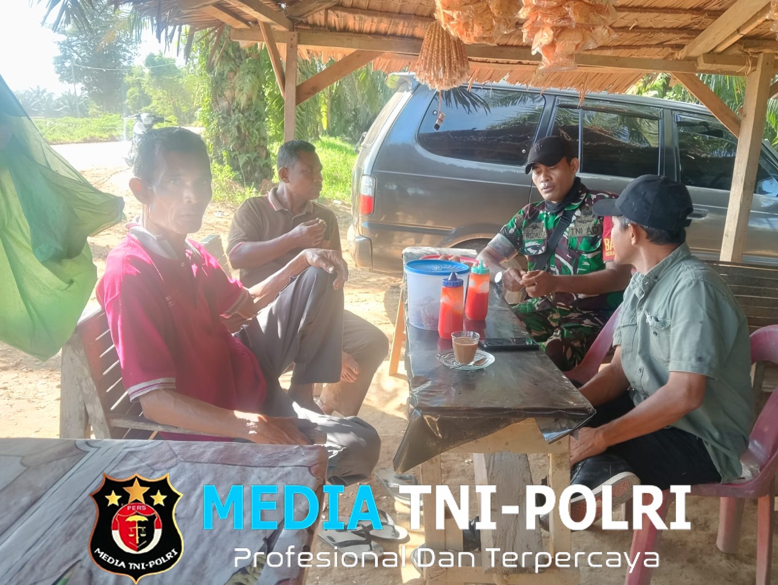 Babinsa Hangat Bersilaturahmi dengan Tokoh Masyarakat