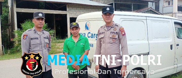 Patroli Siang Hari, Anggota Polsek Menyuke Imbau Masyarakat Untuk Selalu Waspada