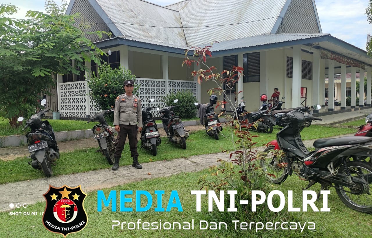 Cegah Tindak Kejahatan Samapta Polsek Menyuke Laksanakan Patroli dan Berikan Imbauan Kepada Warga