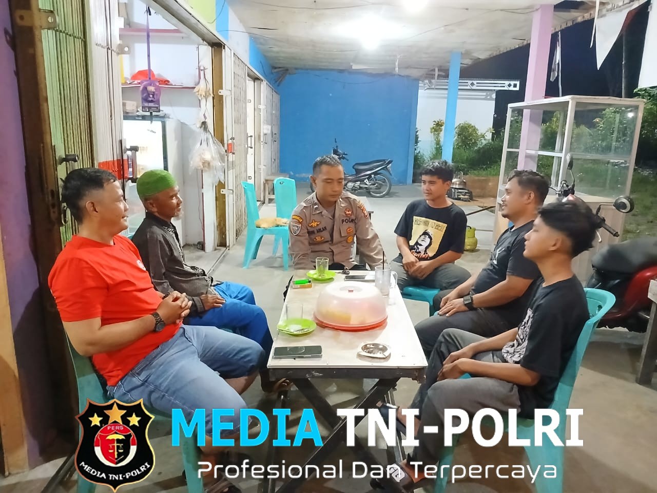 Malam Minggu Tak Bikin Kendor, Polsek Mandor Terus Patroli