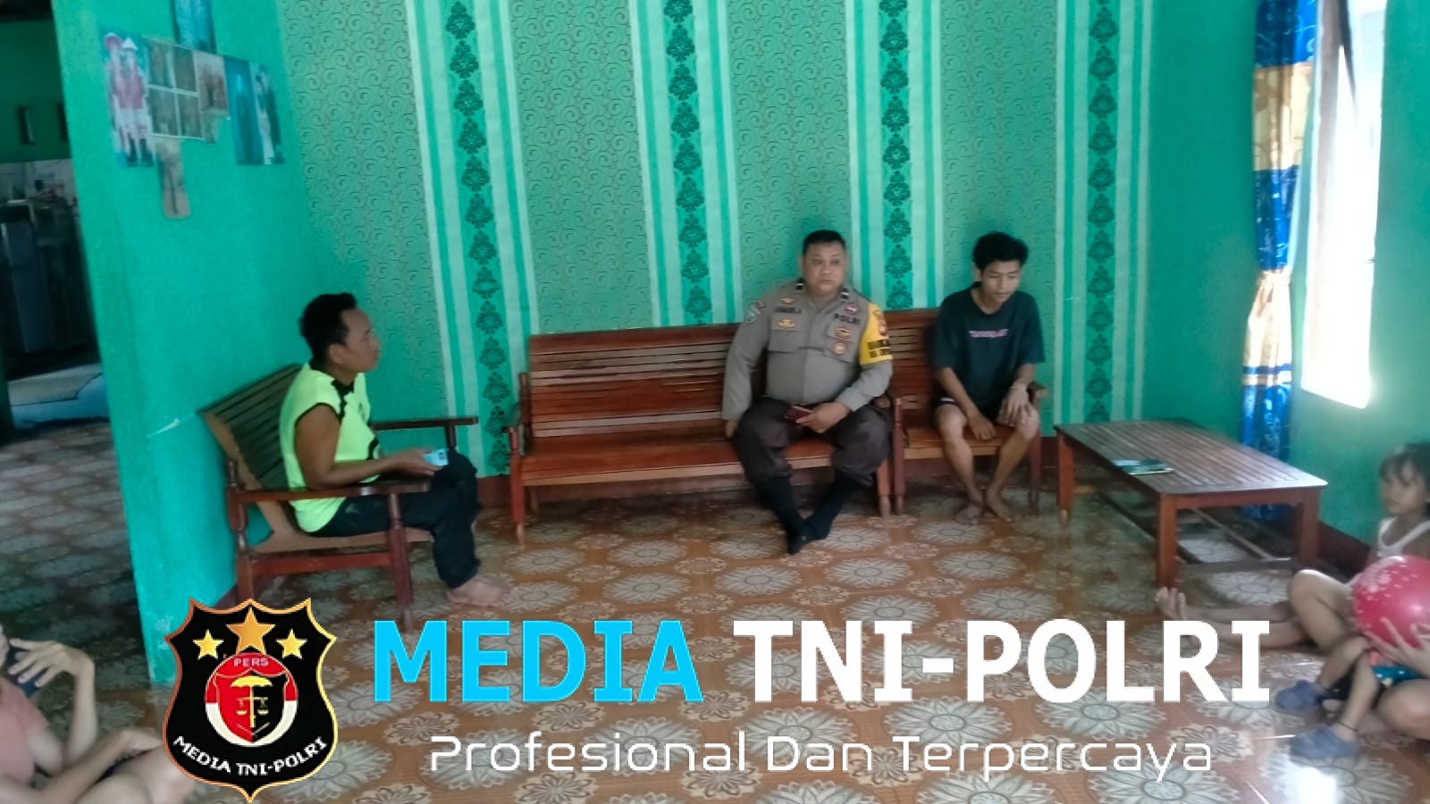 Dedikasi Tanpa Batas, Bhabinkamtibmas Sambangi Warga Meski Libur