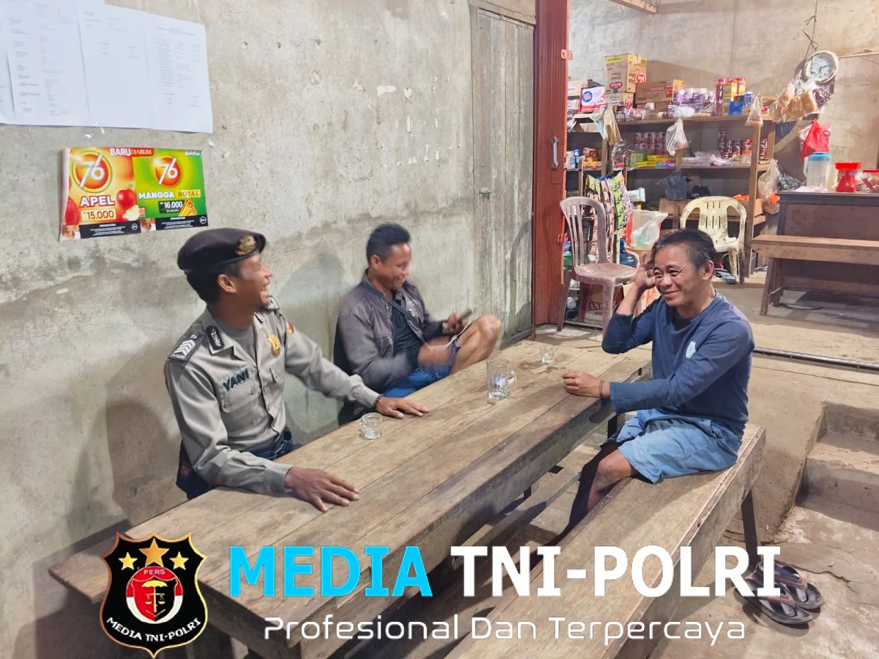 Pesan Kamtibmas Disampaikan Polisi Saat Temui Warga Nongkrong