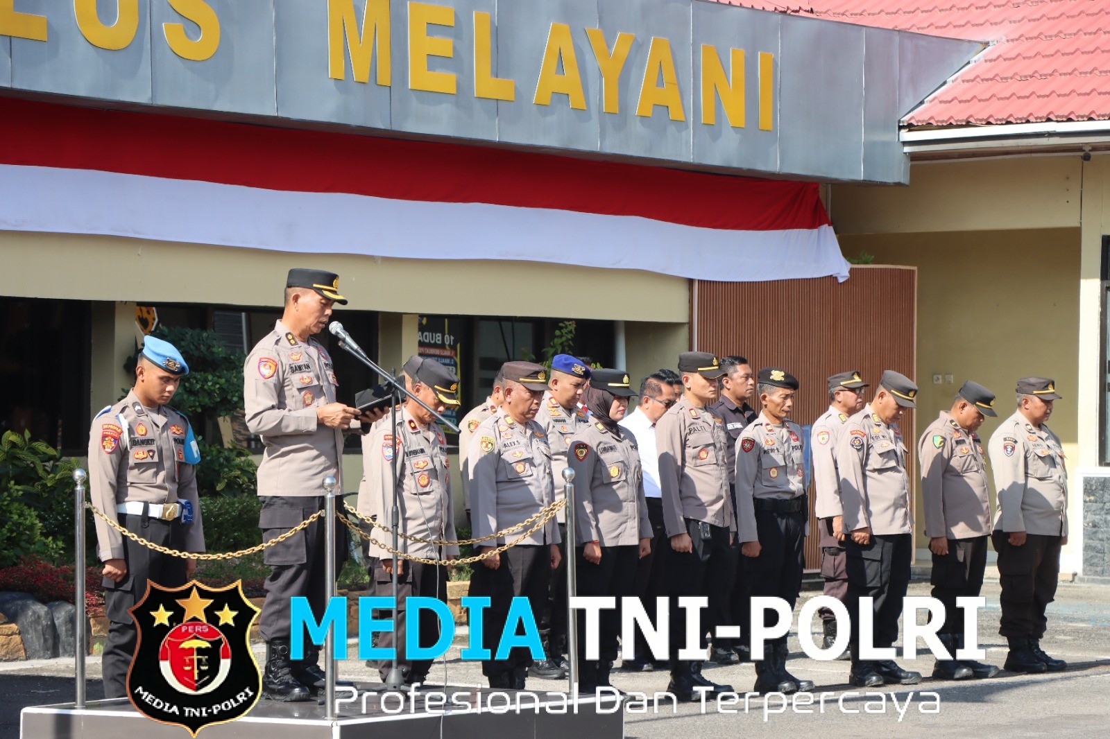 Personil Polres Kotim Terima Arahan Pimpinan saat Apel Hari Senin